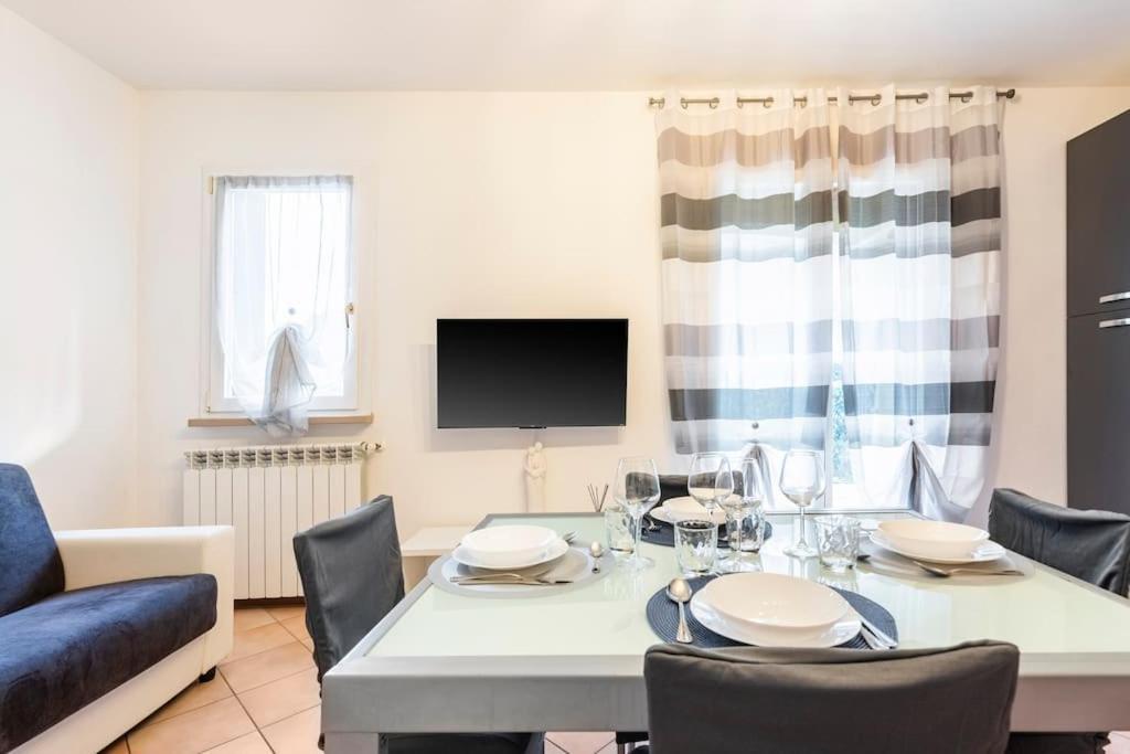 Limone Apartment - Featuring A Private Garden And Access To A Pool Barcuzzi Exteriör bild